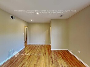 8737 80th Ct in Oak Lawn, IL - Foto de edificio - Building Photo