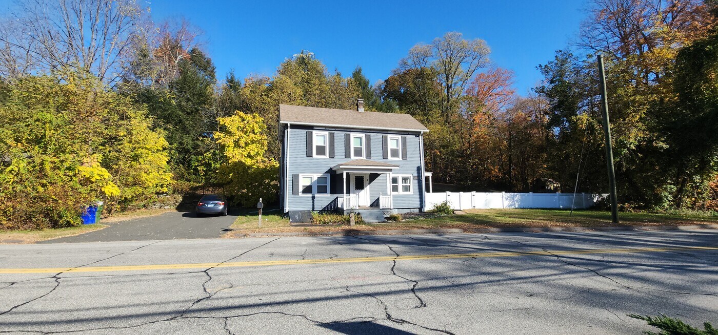 519 Hopewell Rd in South Glastonbury, CT - Building Photo
