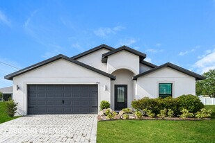 1710 NW 18th St in Cape Coral, FL - Building Photo