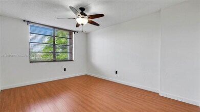 13000 SW 92nd Ave in Miami, FL - Building Photo - Building Photo