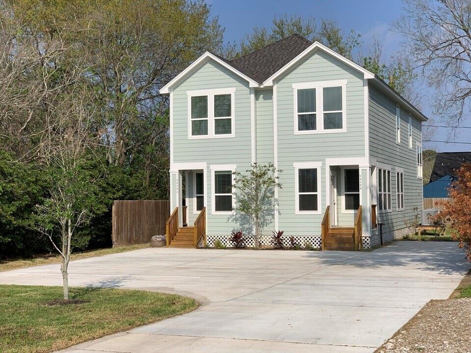 2509 S Grand Blvd-Unit -A in Pearland, TX - Building Photo