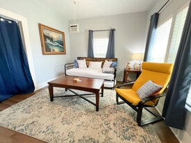 11001 D St in Corpus Christi, TX - Building Photo