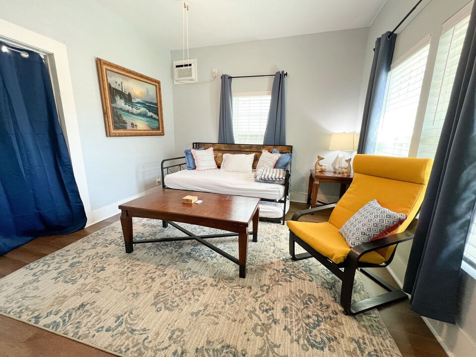 11001 D St in Corpus Christi, TX - Foto de edificio