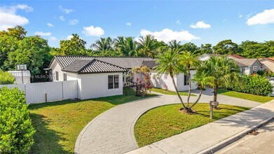 5874 NW 199th St in Hialeah, FL - Building Photo - Building Photo