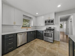 4234 T C Jester Blvd in Houston, TX - Building Photo - Building Photo