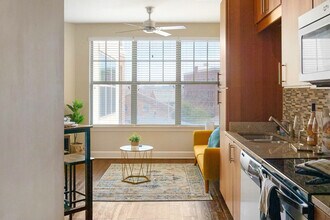 210 30th Ave N in Nashville, TN - Building Photo - Building Photo
