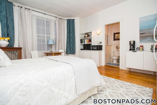 1253 Beacon St in Brookline, MA - Building Photo - Building Photo