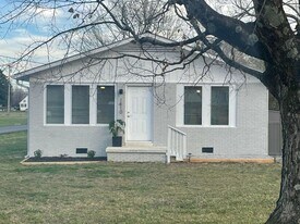 1410 E Grundy St in Tullahoma, TN - Building Photo