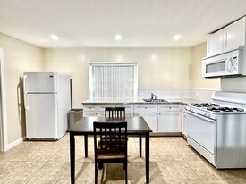 20425 Aetna St in Woodland Hills, CA - Building Photo