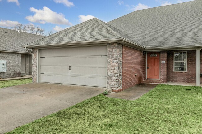 property at 3606 SW Deerfield Blvd