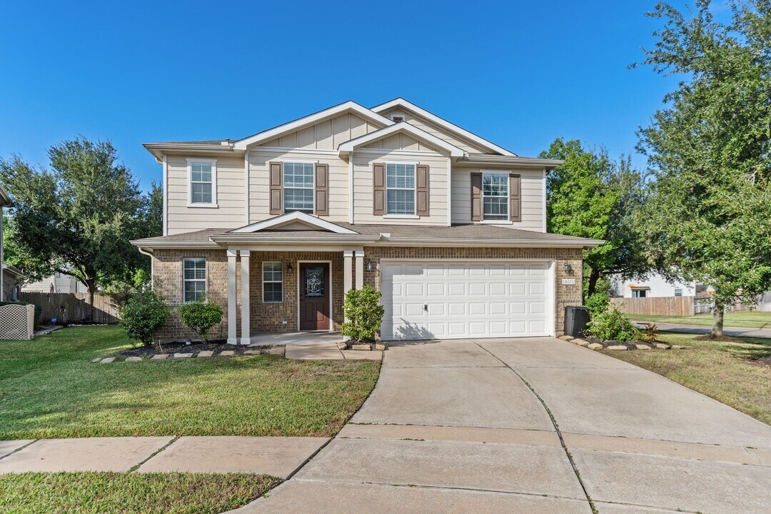 18102 Clayton Bluff Ln in Cypress, TX - Foto de edificio