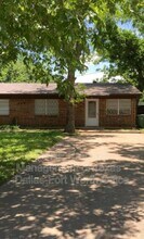 409 Cousins Ln in Arlington, TX - Building Photo - Building Photo