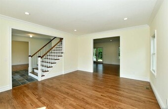 52 Hillside Pl in Northport, NY - Building Photo - Building Photo