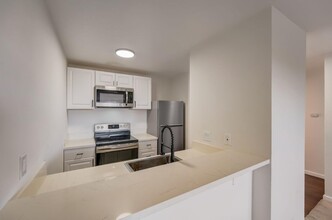 980 Kiely Blvd in Santa Clara, CA - Building Photo - Building Photo