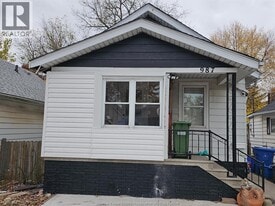 987 McKay Ave in Windsor, ON - Building Photo