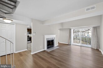 7 Pickering Ct in Germantown, MD - Building Photo - Building Photo