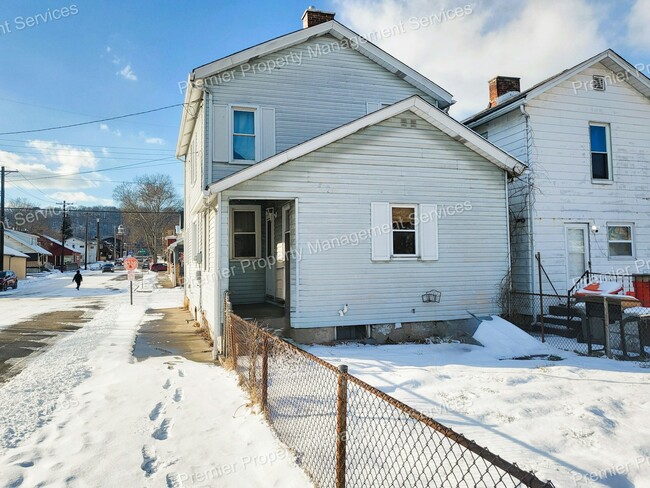 1500 5th Ave in Beaver Falls, PA - Building Photo - Building Photo