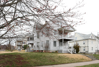 181 Maple St in New Britain, CT - Building Photo - Building Photo