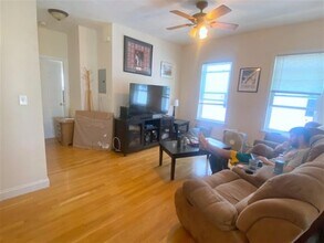 389 Columbia St, Unit 3 in Cambridge, MA - Building Photo - Building Photo