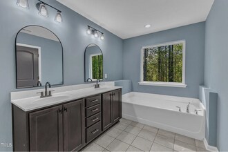 858 Lake Artesia Ln in Fuquay Varina, NC - Building Photo - Building Photo