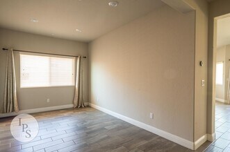2125 Las Rosas Ave in Clovis, CA - Building Photo - Building Photo