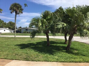 383 Cyprus Dr in Cocoa Beach, FL - Building Photo - Building Photo