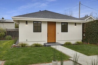 1438 Columbus Ave in Burlingame, CA - Building Photo - Building Photo