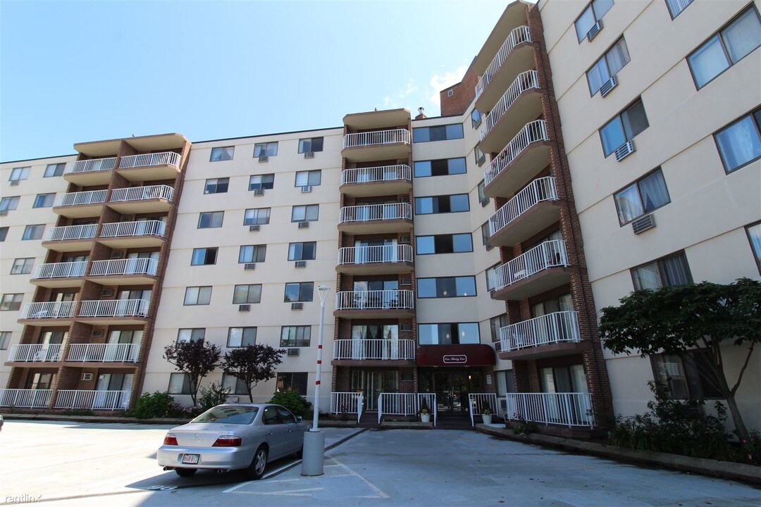 141 Coolidge Ave-Unit -# 718 in Watertown, MA - Building Photo