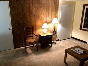 15 Saran Ave-Unit -Left in Bedford, MA - Building Photo - Building Photo