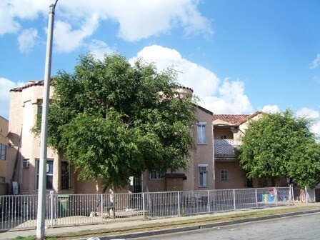 1431 S Woods Ave in Los Angeles, CA - Foto de edificio - Building Photo