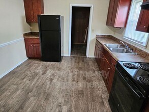 1202 Melrose Dr in Burlington, NC - Building Photo - Building Photo