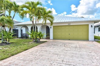 668 107th Ave N, Unit Private Bedroom in Naples, FL - Building Photo - Building Photo