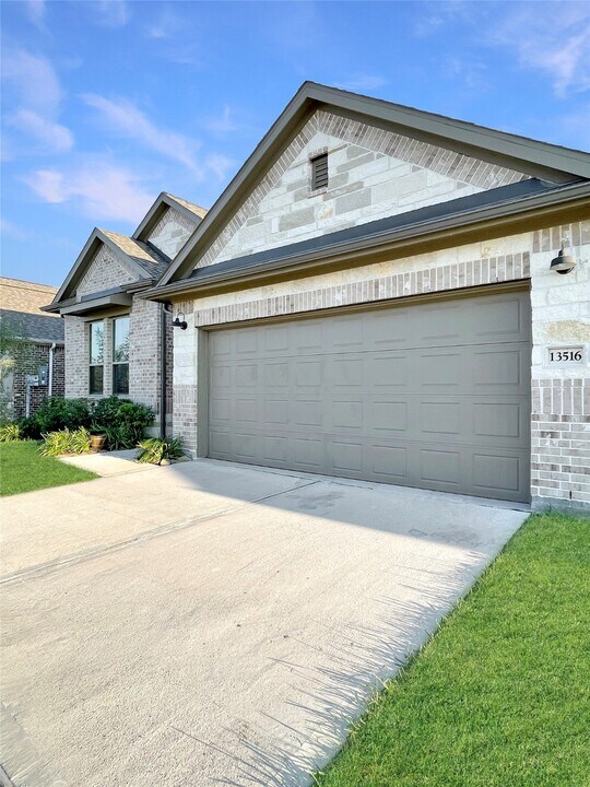 13516 Bonita Is Wy in La Marque, TX - Building Photo