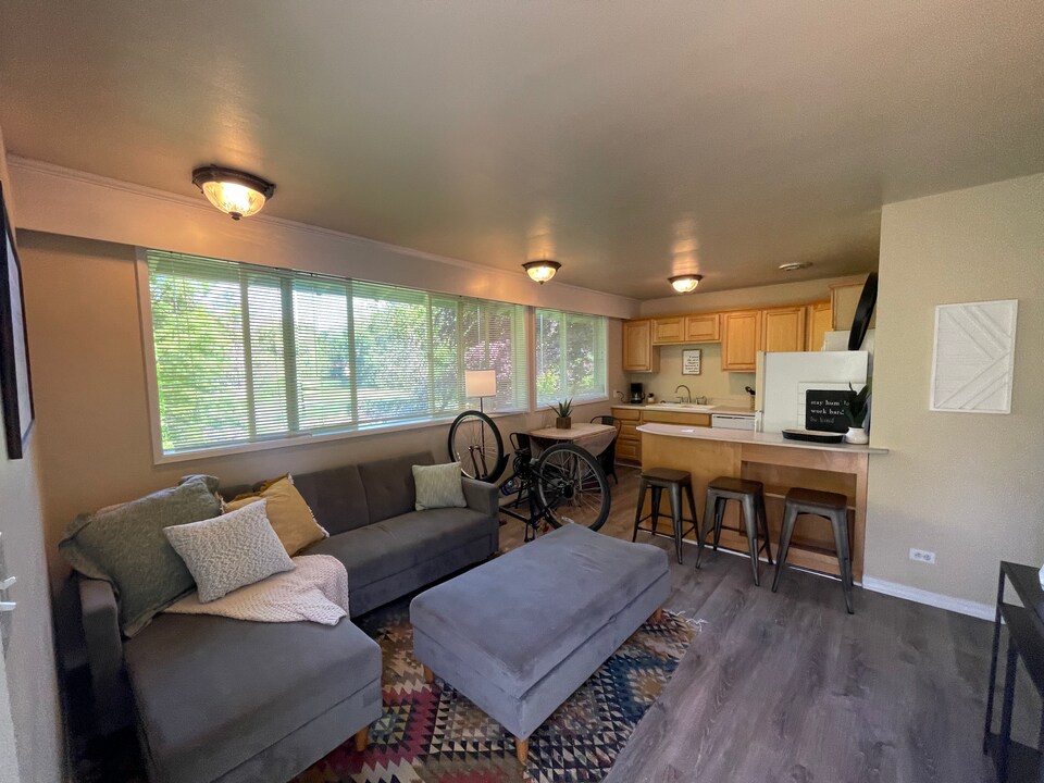 2172 W 15th Ct, Unit Westmoreland Village in Eugene, OR - Foto de edificio