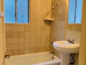 128 N Maple Street in Burbank, CA - Building Photo - Interior Photo