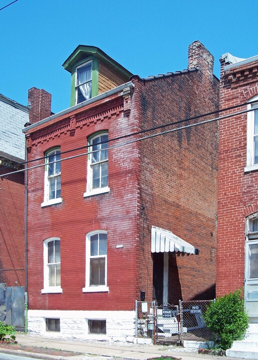 2027 Mallinckrodt St in St. Louis, MO - Building Photo