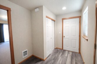 588 SE Roosevelt Ave in Bend, OR - Building Photo - Building Photo