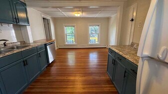 13 Cherry St in Northampton, MA - Building Photo