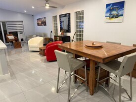 16314 SW 97th St in Miami, FL - Building Photo