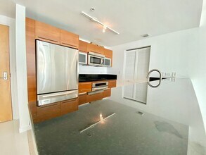253 NE 2nd St in Miami, FL - Building Photo - Building Photo