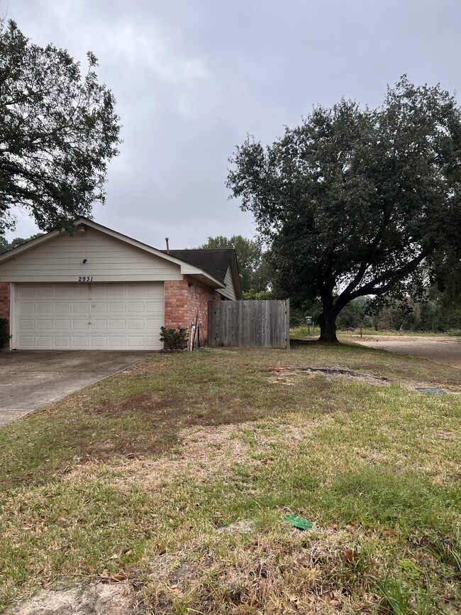 2931 Sunwood Dr in Houston, TX - Building Photo - Building Photo