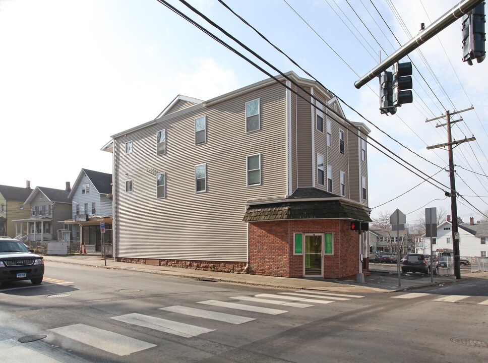 74 Washington Ave in Waterbury, CT - Building Photo