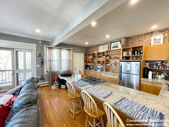 18 Sunset St, Unit 3 in Boston, MA - Foto de edificio - Building Photo