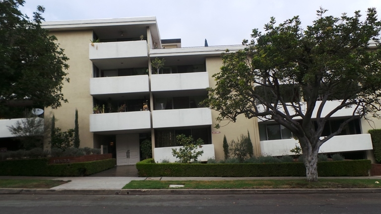 10633 Kinnard Ave in Los Angeles, CA - Building Photo