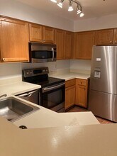 1100 Quaker Hill Dr, Unit 216 in Alexandria, VA - Building Photo - Building Photo