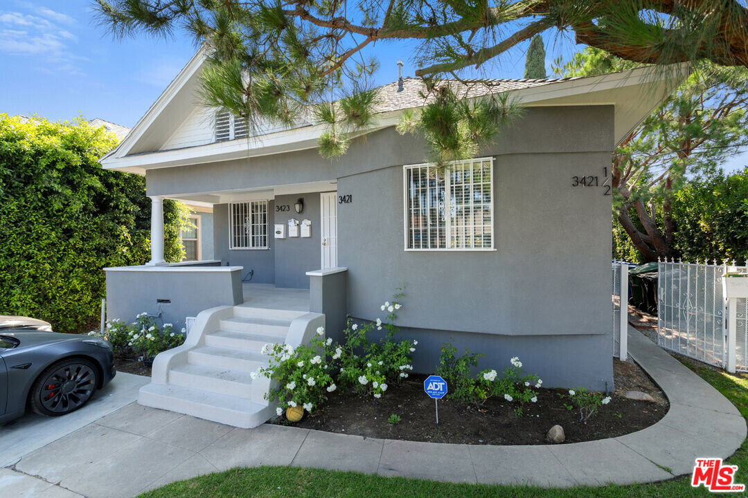 3421 Walton Ave in Los Angeles, CA - Building Photo