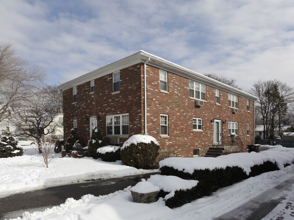 196 Seaside Ave in Stamford, CT - Building Photo