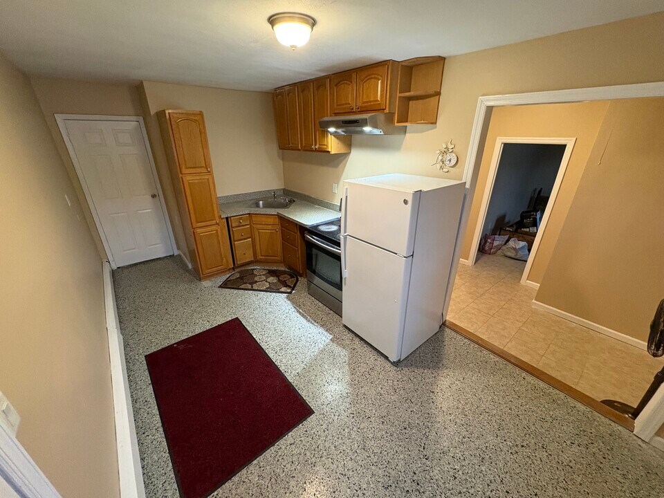 8 Mount Logan Ct, Unit 1 in Farmingville, NY - Foto de edificio