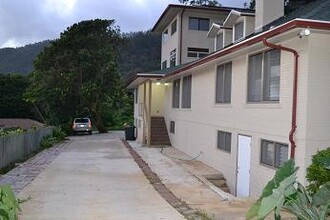 3242 Kaohinani Dr in Honolulu, HI - Building Photo - Building Photo