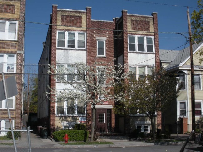 4 Roosevelt Ave in Poughkeepsie, NY - Building Photo - Building Photo